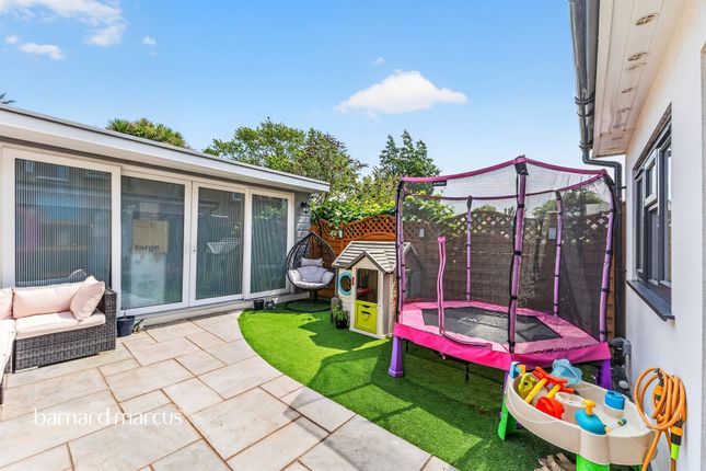 Studio flat on 119, Wide Way, Mitcham, £350,000