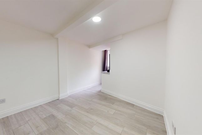 Room 1, 1018, Harrow Road, Kensal Green photo 3