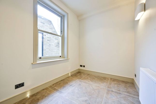 Maisonette to rent in Fulham Park Gardens, Parsons Green, London