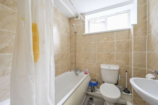 Flat for sale in Johnson Street, Shadwell, London