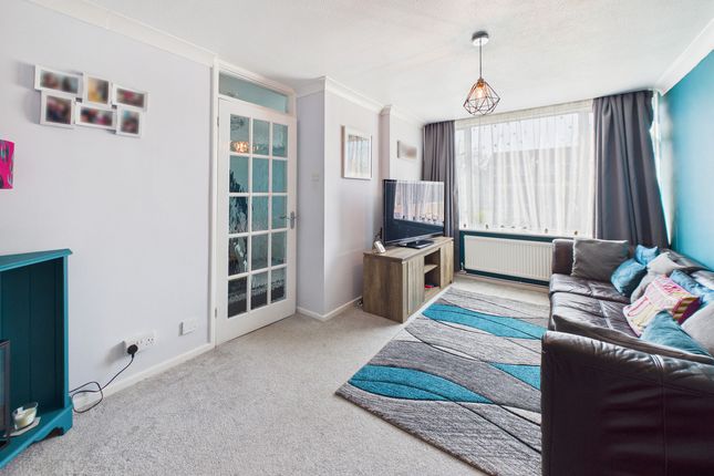 56, Aycliffe Drive, Hemel Hempstead photo 2