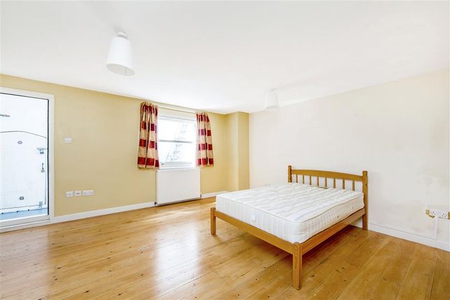 Flat to rent in Milson Road, London