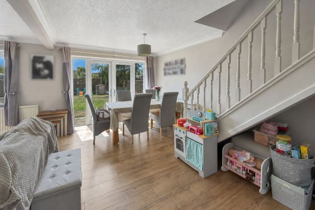 25, Holly Way, Colchester photo 3