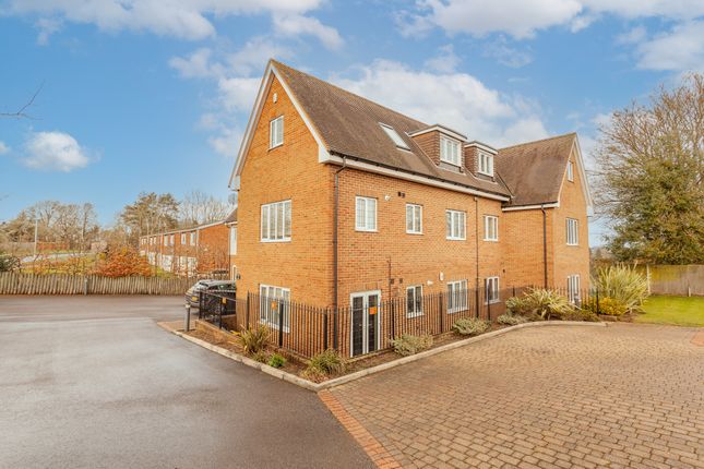 2 bed flat for sale in Robin Hill House, Monteagle Lane, Yateley GU46