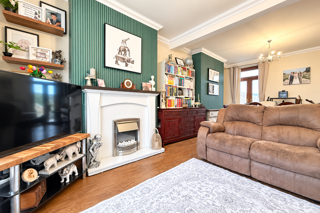 37 Broniestyn Terrace, Aberdare photo 3