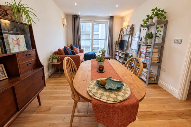 Flat 2, Maypole Court, 1, Mantle Road, London photo 3