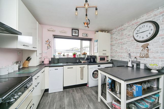 2, Riverside Court, Conwy photo 4