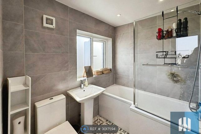 Northway Crescent, London Park, Mirfield photo 3