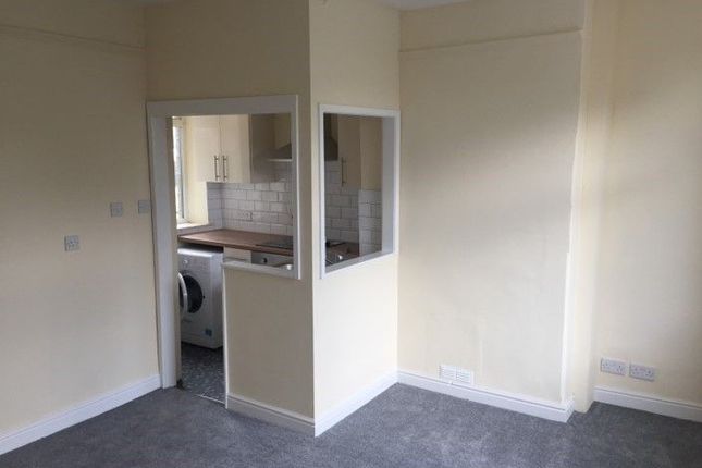 3 James Street, Elland photo 4