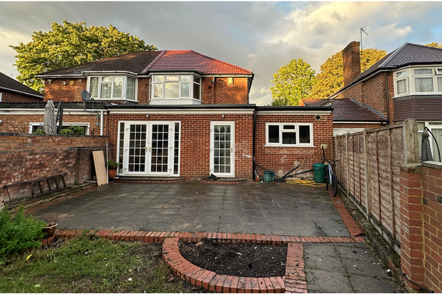 Firs Drive , Firs Drive, Hounslow photo 2