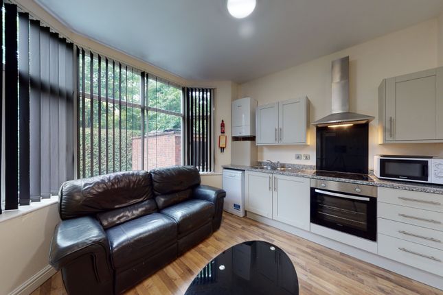 32, Heaton Road, Manchester photo 4