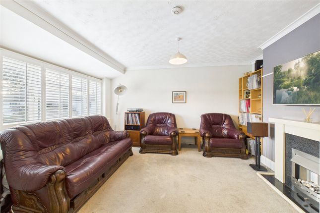 11, Covey Close, Farnborough photo 2