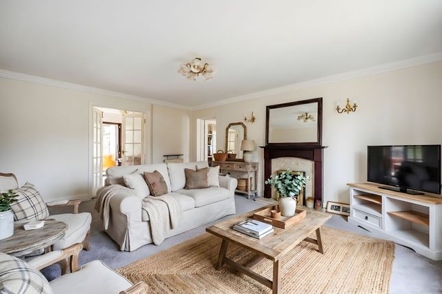 11 Oakwood Park, Saxmundham photo 3