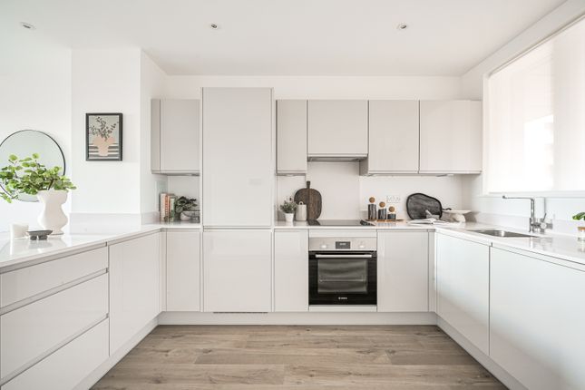 14, Oxeye Way, London photo 4