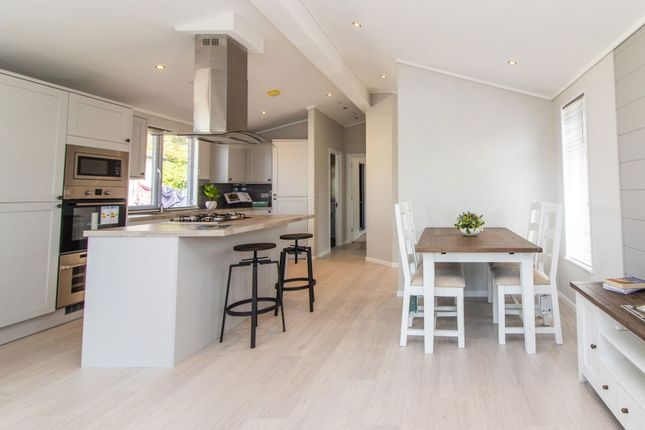 22 Valdean Park, The Dean, Alresford photo 2