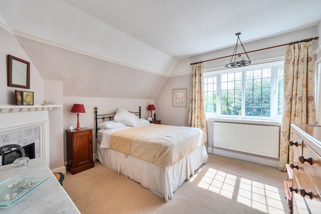 70, Rook Lane, Caterham photo 4
