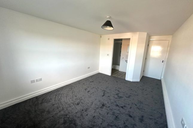 Flat to rent in Leasowe Road, Wirral