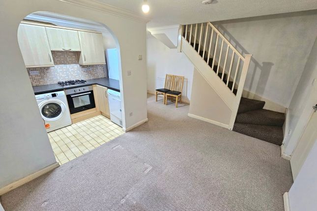 6, Albany Park, Slough photo 3