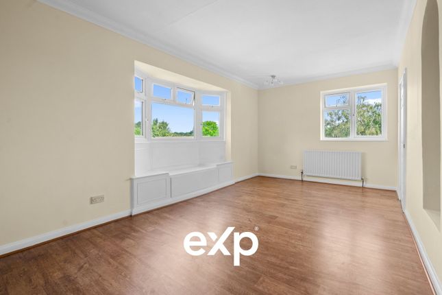9, Cowper Close, Chertsey photo 4