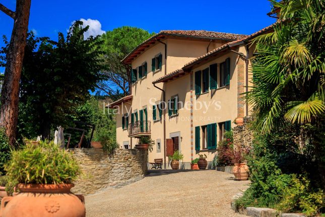 Country house for sale in Via Simone Martini, Arezzo, Toscana