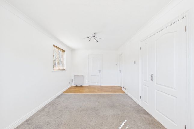 4, Sycamore Close, Buckinghamshire photo 2