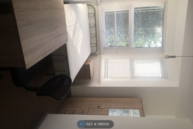 Room to rent in Queensland Avenue, Coventry