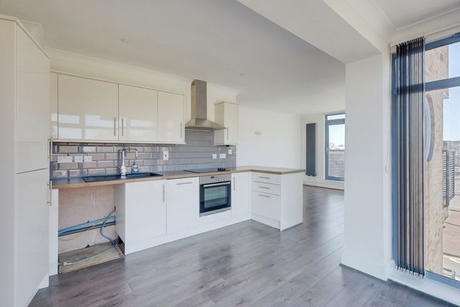 Flat FLAT 8, BELFAIRS POINT, 277, Eastwood Road North, Leigh-on-sea photo 4