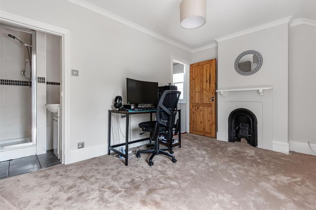 End terrace house for sale in Oliver Road, Ascot
