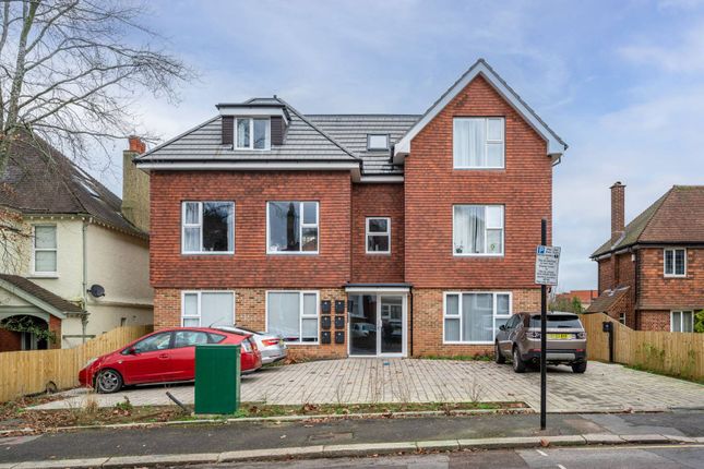 Flat to rent in Purley Knoll, Purley