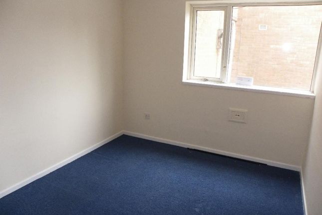 23, Compton Court, Coventry photo 5