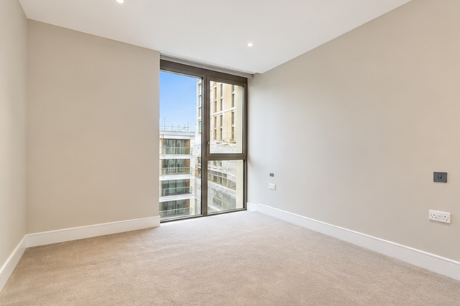 Apartment 46, Kensington House, Battersea photo 3