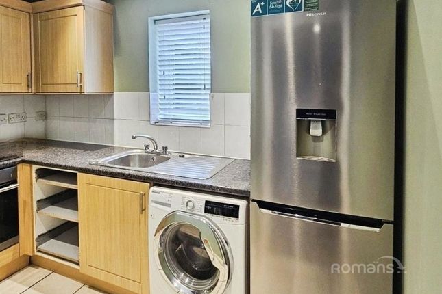 Flat 1, Grange House, Patricia Close, Berkshire photo 3