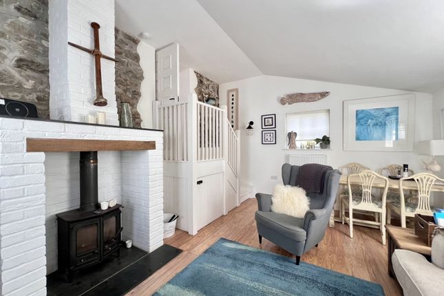 Toms Harbour Light, 29 Commercial Road, Mousehole, Penzance photo 4