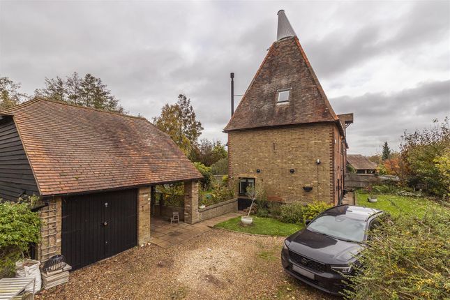 Garage/Car Port/Driveway