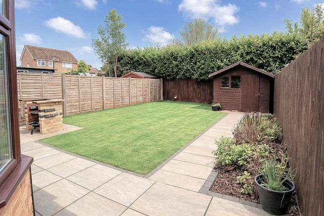 12, Peartree Close, Dunstable photo 2