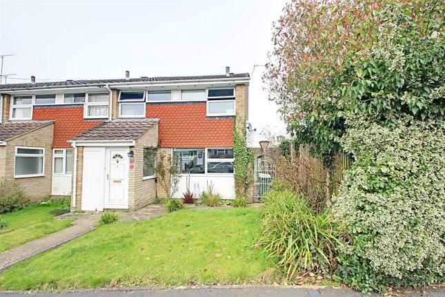 Thumbnail Semi-detached house for sale in Nye Way, Bovingdon, Hemel Hempstead
