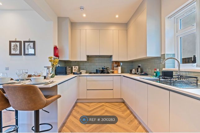 Yew Tree Road, Slough photo 5