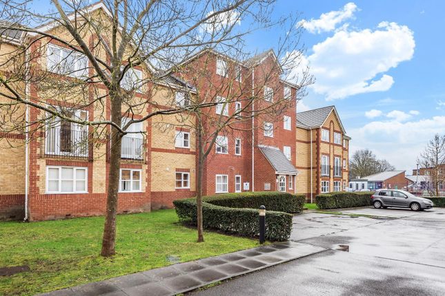 Flat to rent in Offers Court, Winery Lane, Kingston Upon Thames