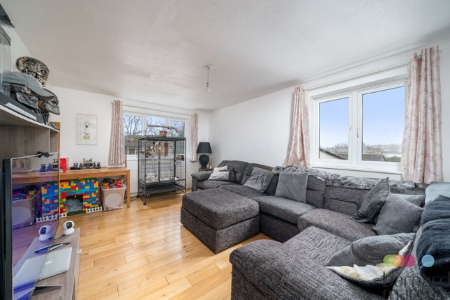 Flat for sale in Marshalls Close, London