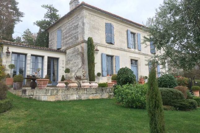 Country house for sale in Puymoyen, Poitou-Charentes, 16400, France
