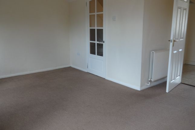 13, Holyrood Close, Derby photo 3