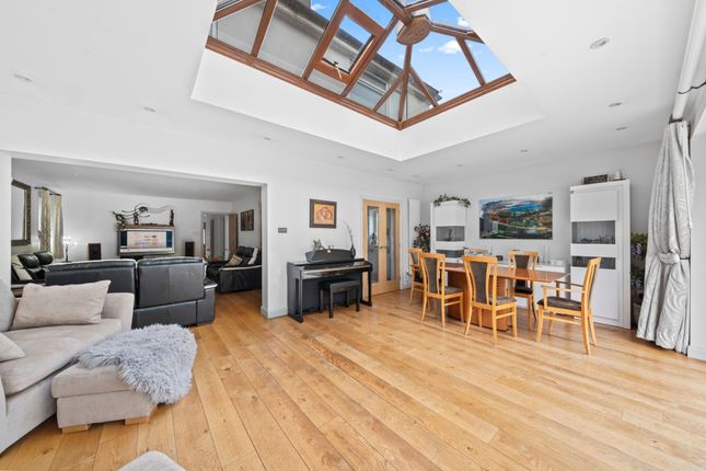 96a Kingsmead Avenue, Worcester Park photo 4