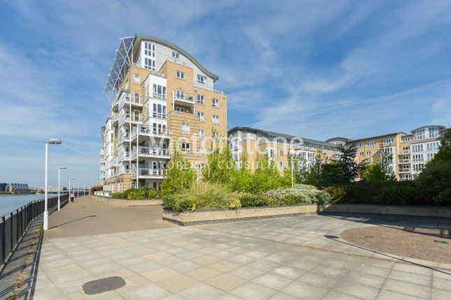 Flat to rent in St Davids Square, Westferry Road, Canary Wharf, London