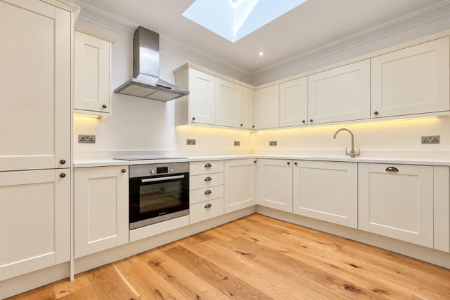 2-bed flat on Flat, 68, Cleeve Court, Main Road, Cleeve, £1,700/mo