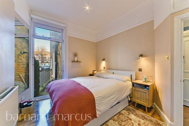 Flat for sale in Knoll Road, London