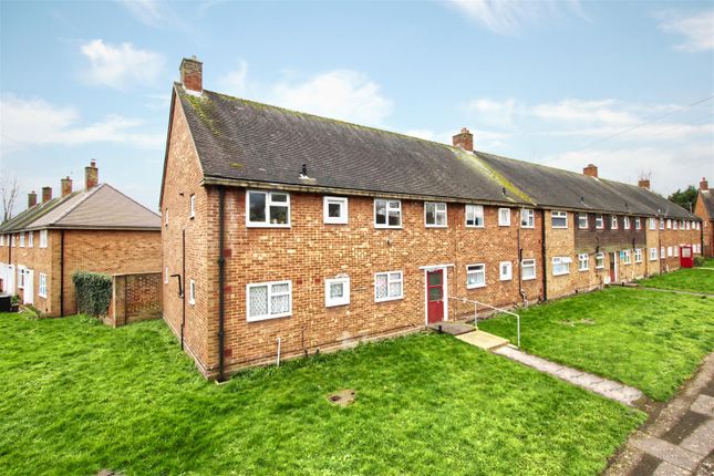 Flat for sale in Shaw Close, Cheshunt, Waltham Cross