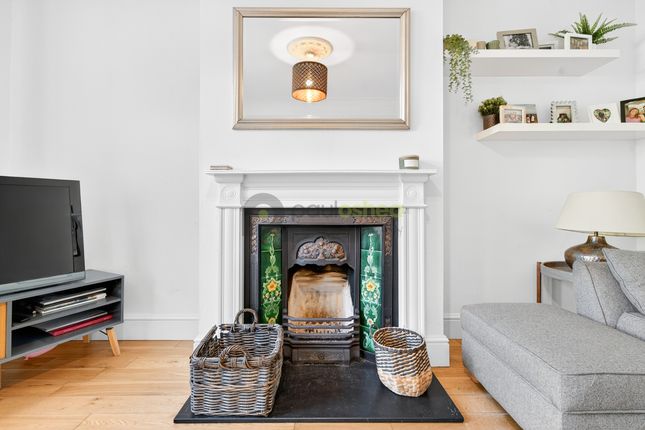 44 Pine Walk, Banstead photo 2
