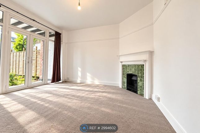 A Radbourne Avenue, London photo 3