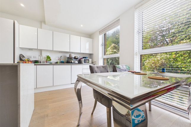 Flat 4,, Heathland House, Ickenham photo 3