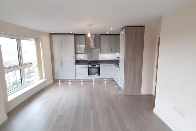 Flat to rent in Windsor Road, Slough